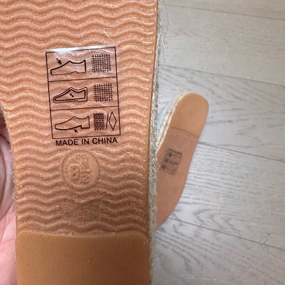 Soludos Flats - Picture 3 of 3